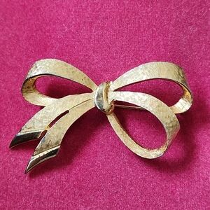 Vintage 50s BOUCHER Ribbon Bow Large Brushed Gold Tone Brooch Pin